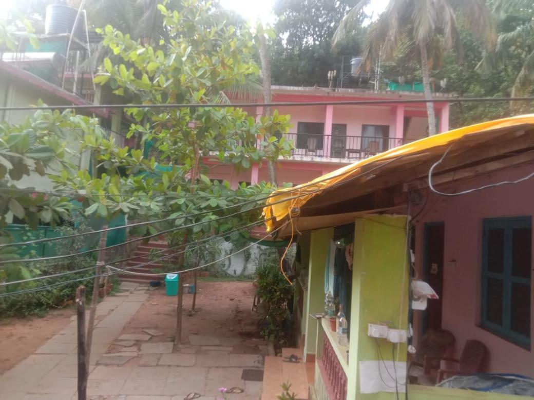 Est Hem Guesthouse Arambol Exterior foto